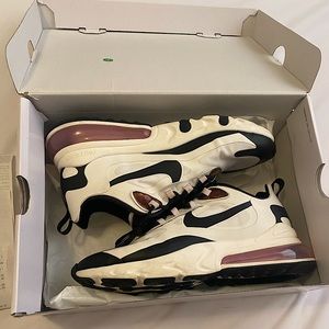 Nike Air Max 270 Reacts (SIZE 9w)